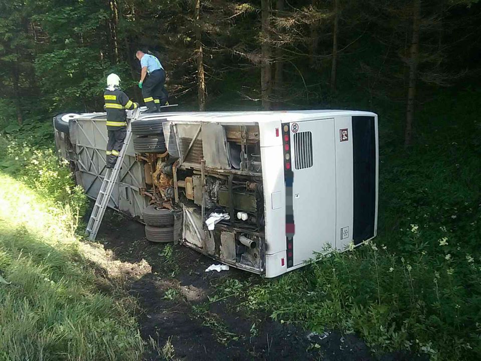 01 - Dopravná nehoda autobusu na Donovaloch